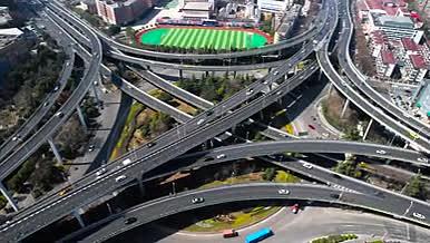 4K航拍南京地标城市道路赛虹桥立交车流视频的预览图